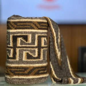 Mochila Arhuaca | Lana de Ovejo | Figuras Kambiru y Kaballu Inguna