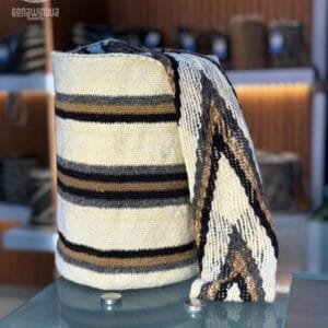 Mochila Arhuaca mediana de lana de ovejo, diseño Meses del embarazo