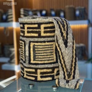 Mochila Arhuaca mediana de lana de ovejo, diseño Cutía (Costilla)