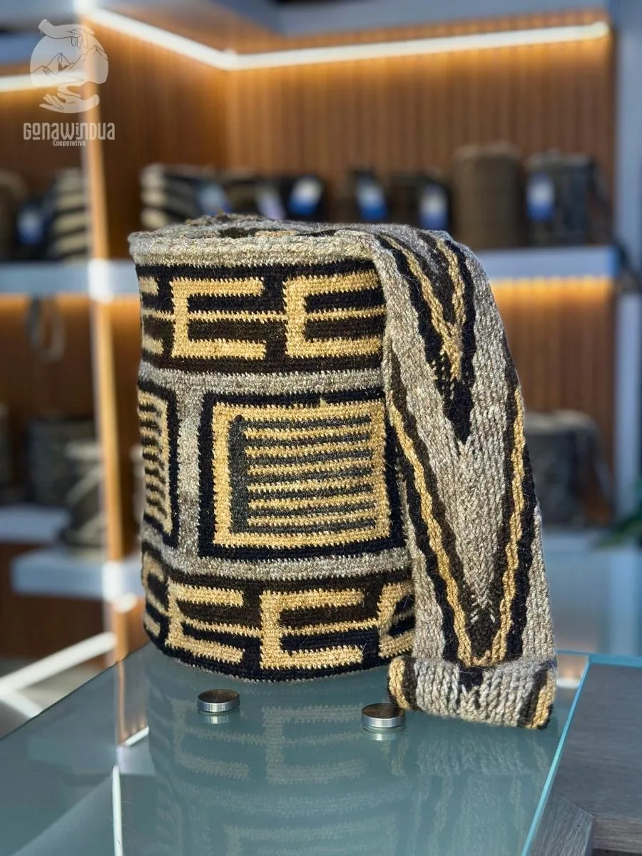 Mochila Arhuaca mediana de lana de ovejo, diseño Cutía (Costilla)