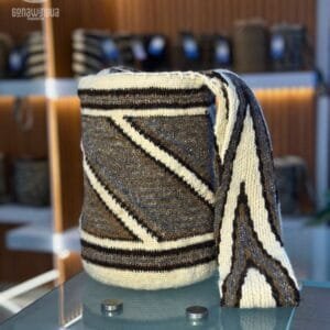 Mochila Arhuaca de lana de ovejo, diseño Cutía (Costilla)